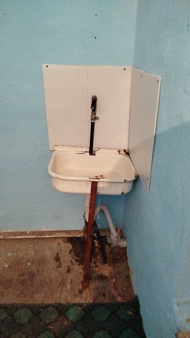 на ночь комната: Сдаётся простое жилое помещение: две смежные комнаты в одноэтажном — 8