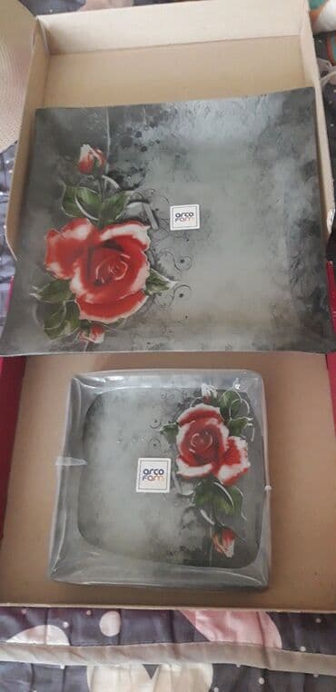 кухонный оборудование: Блюдо с тарелочками новый набор,1000сом — 1