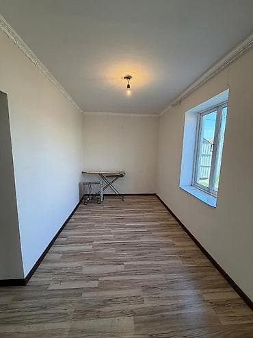 дом в селе дмитриевка: Очень, срочно продаётся дом в начале Маевки. Участок 1.28 сотки по — 9