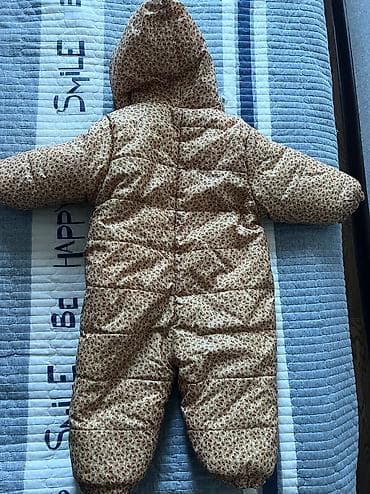 Продаю комбез с 5ти до 14мес состояние идеальное 600 сом Без рукавака