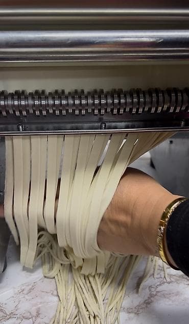 пекарный духовка: Электрическая лапшерезка/тестораскатка 22 см - Рабочая ширина валов — 4