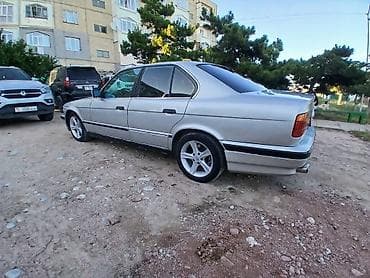 Унаа: BMW 5 series: 1993 г., 2 л, Кол менен иштөөчү, Бензин, Седан — 6