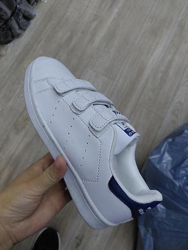 адидас кеды: Белые кеды с липучками - Классический дизайн в стиле теннисных кед — 2