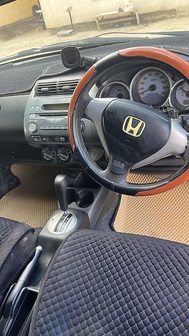 гитара хонда фит: Honda Fit: 2004 г., 1.3 л, Вариатор, Бензин, Хэтчбэк — 9