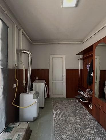 интересует: 🏡 Продается просторный жилой дом в жилмассиве Ак-Орго! 📍 Адрес: ж/м — 10