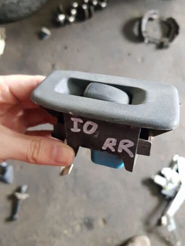 сколько стоят электронные часы: Mitsubishi Pajero IO кнопка стеклоподьемника, Митсубиси Паджеро Ио — 1