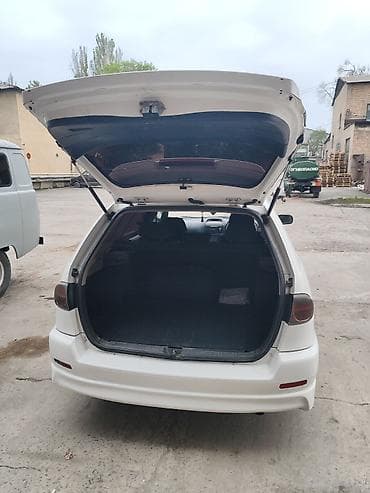 corolla e150: Универсал белого цвета, правый руль. Просторный кузов с большим — 1