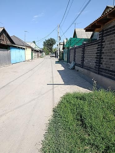 Кыймылсыз мүлк: Срочно продается дом в районе Баят с 3,6 соток земли по документам по — 1