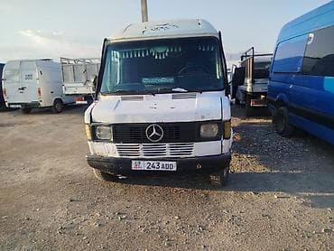 ступенька на спринтер: Mercedes-Benz : 1990 г., 3 л, Фургон — 6