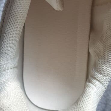 nike react: Белые кроссовки в классическом стиле. Подойдет как для мальчика, так и — 4