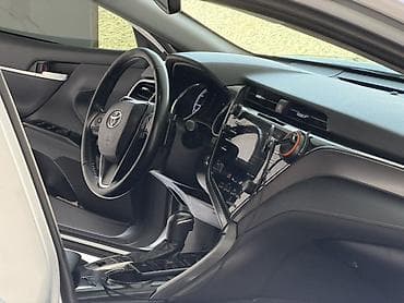 б в: Toyota Camry: 2018 г., 2.5 л, Автомат, Гибрид, Седан — 7