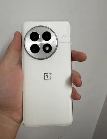vgr v 049: OnePlus 13, Б/у, цвет - Белый, 2 SIM — 1