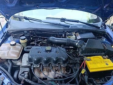 Ford Focus: 2002 г., 2 л, Автомат, Бензин, Седан