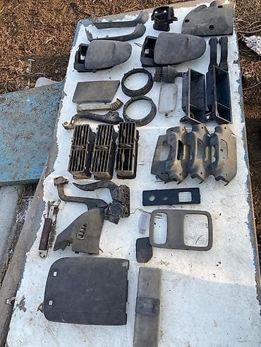 Набор салонных и кузовных пластиковых деталей для автомобиля