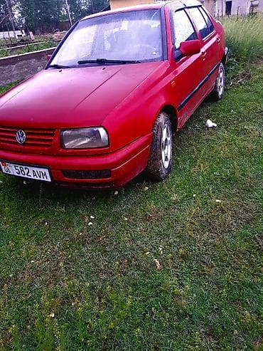 matiz diska: Volkswagen Vento: 1994 г., Механика, Седан — 1