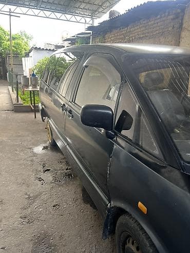 Toyota Estima: 1994 г., 2.4 л, Механика, Бензин, Минивэн — 3