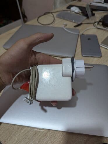 экран ноутбука: Ноутбук, Apple, 8 ГБ ОЗУ, Intel Core i5, 13.3 ", Б/у, Для работы, учебы, память SSD — 24