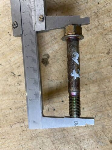 скупка подшипников: Болт натяжителя с неизвестного японского автомобиля Болт натяжителя — 1