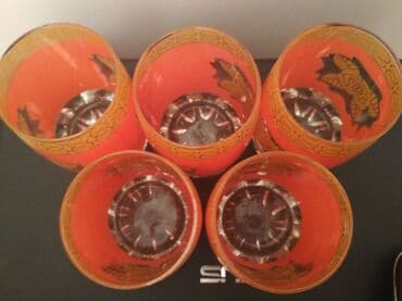 продаю или меняю на: Стеклянные стаканы, красного цвета с золотым декором, 5 штук, целые — 1