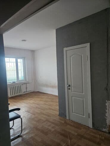 1 комвартирахрущевка продается: 2 комнаты, С мебелью частично — 10