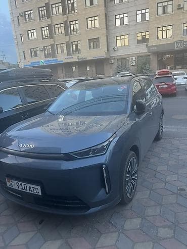 машина айон: GAC Aion i60(лейбл AION, шильдики i6D/REEV на крыле) — современный — 6