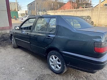 ravon gentra: Volkswagen Vento: 1996 г., Седан — 1