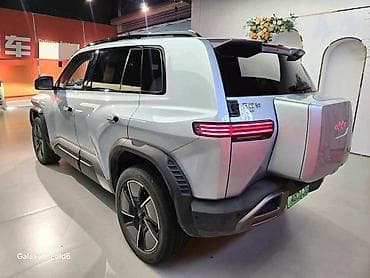 wuling mini ev: Электрический кроссовер (5 дверей, 5 мест) в светло‑сером цвете с — 5