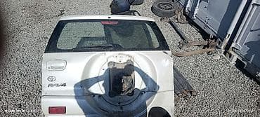 step rf1: Крышка багажника Toyota, 2003 г., Б/у, Оригинал — 1
