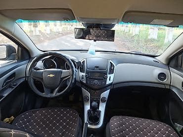выхлопы машин: Chevrolet Cruze: 2014 г., Бензин, Седан — 6