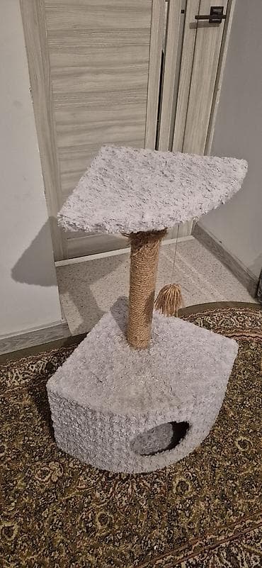 игрушка для кота: Домик для кошки и когтеточка в одном в хорошем состоянии. - — 1