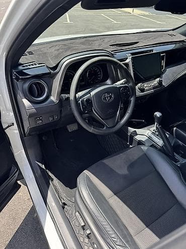 люк на машине: Toyota RAV4: 2018 г., 2.5 л, Вариатор, Гибрид, Кроссовер — 9