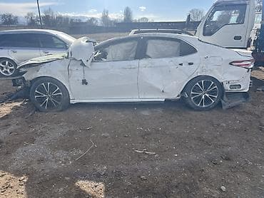 Автохимия: Toyota Camry SE (XV70), белый седан, на разбор по запчастям. Что — 4