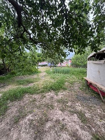 18: Продаётся земельный участок с жилыми постройками и зелёным садом. Что — 2