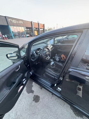 купить авто в кредит без первоначального взноса: Honda Fit: 2010 г., 1.5 л, Автомат, Бензин, Хэтчбэк — 5