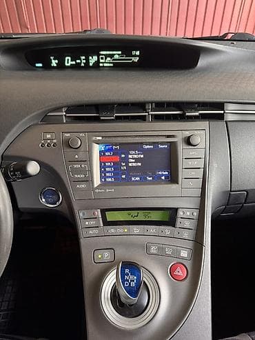 e2 byd: Toyota Prius: 2012 г., 1.8 л, Автомат, Гибрид, Хэтчбэк — 1