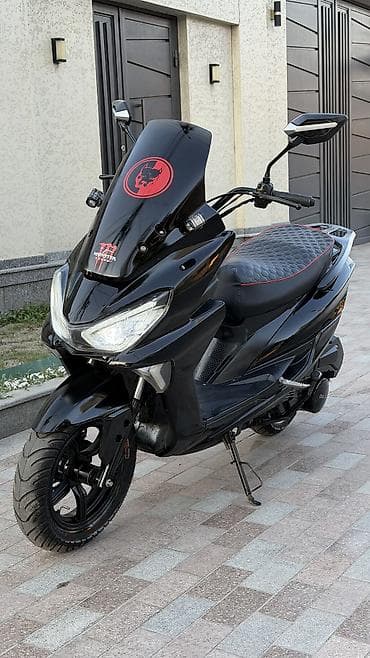 нужна: Макси-скутер Yamaha, 150 куб. см, Бензин, Б/у — 2