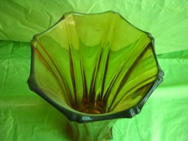 стеклянные бутыли: Ваза Тяжелая! Производство СССР. Стекло. Есть не большой скол(видно — 2