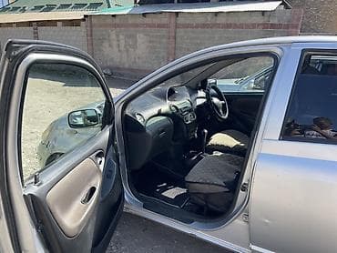 corolla spacio: Toyota Vitz: 2003 г., 1.3 л, Автомат, Бензин, Хэтчбэк — 6