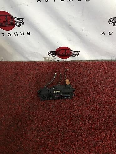 Блок управления климат-контролем для автомобиля. Описание: - Панель с