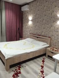 Гаражи: 1 комната, Душевая кабина, Постельное белье, Кондиционер — 3