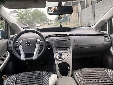 e2 byd: Toyota Prius: 2010 г., 1.8 л, Гибрид, Хэтчбэк — 3