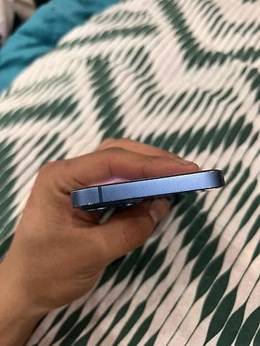 чехол на 13: IPhone 13, Б/у, 128 ГБ, Синий, Чехол, Коробка, Защитное стекло, 81 % — 5