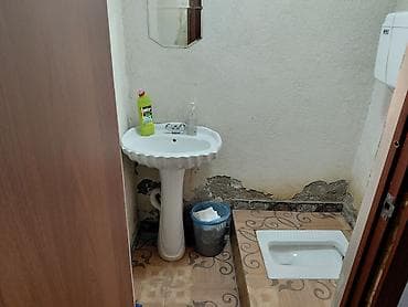 туалет в аренду: Сдам небольшую студию с отдельным входом. Планировка и оснащение: - — 1