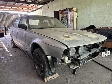 дамкрат авто: BMW 5 series: 1990 г., 2 л, Механика, Бензин, Седан — 4