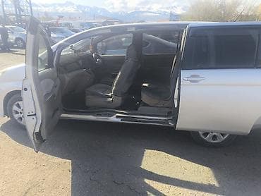 rx570 570: Toyota Isis: 2005 г., 2 л, Автомат, Бензин, Минивэн — 3