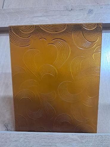 Декоративное стекло с тиснённым узором, цвет янтарный. - Материал