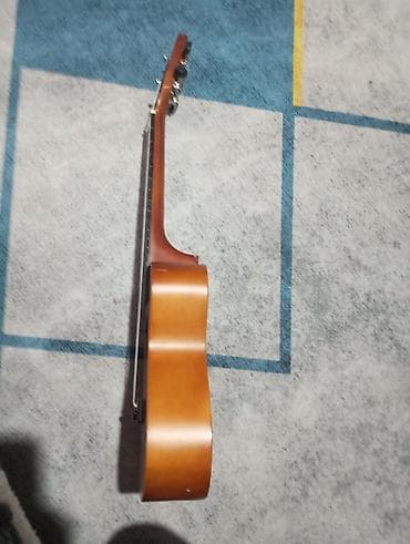 Укулеле акустическое (с вырезом под звукосниматель/пьезо-кнопки на