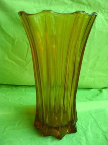 стеклянные бутыли: Ваза Тяжелая! Производство СССР. Стекло. Есть не большой скол(видно — 1