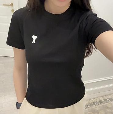 Базовые женские футболки Celine В черном и белом цвете Размеры: ХS — 4