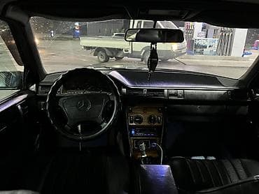 merc 211: Mercedes-Benz W124: 1992 г., 2.3 л, Седан — 6